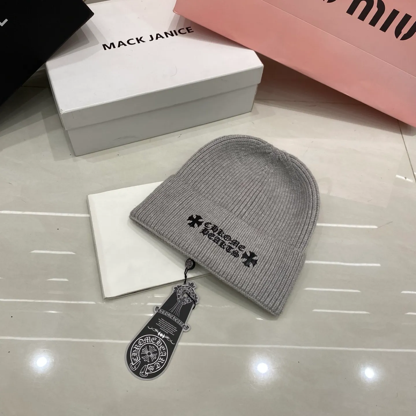 Crow Heart cashmere knitted hat